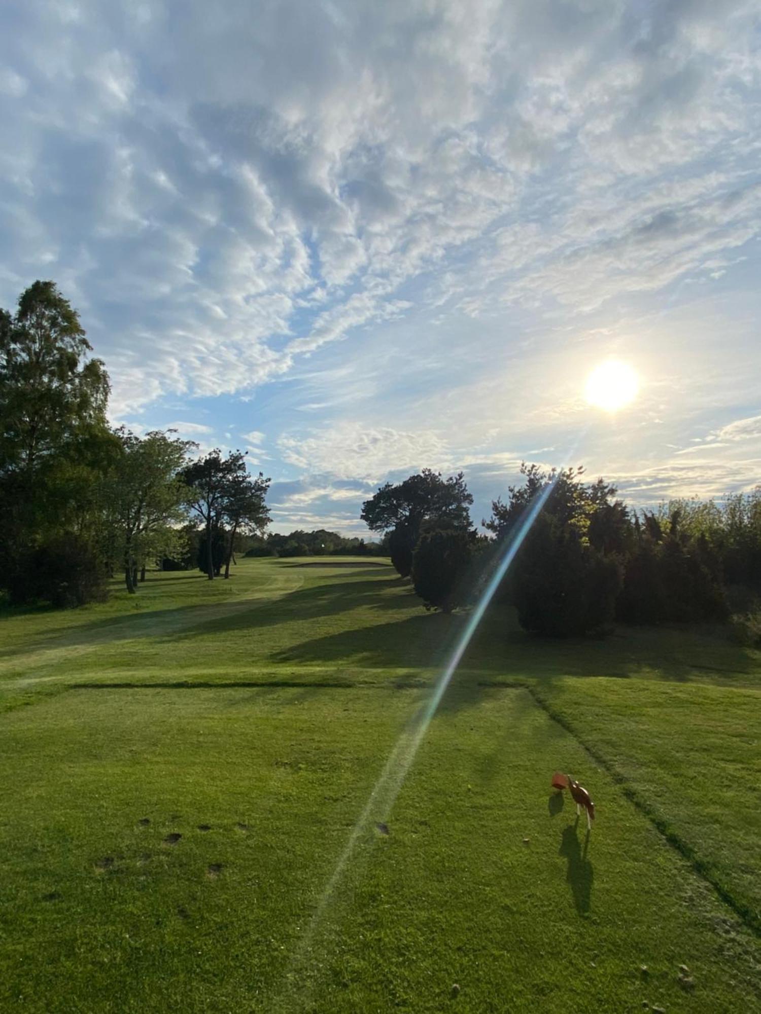 Hotel Naer Golfklubb Stugbyn Ljugarn Esterno foto